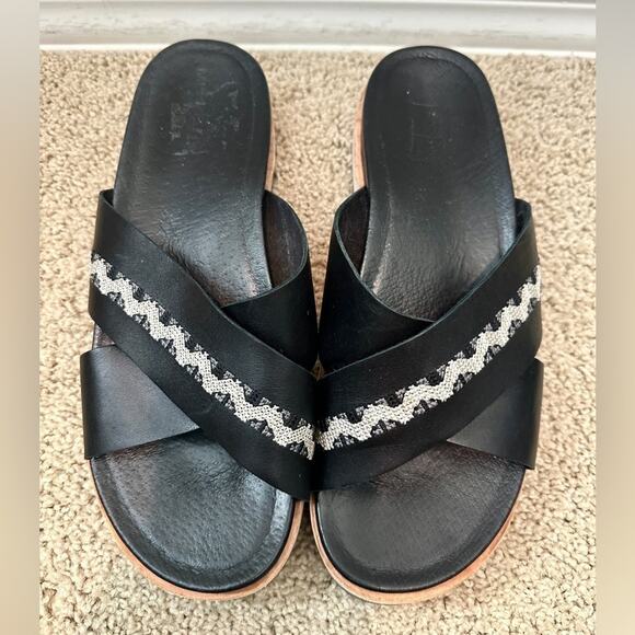 MERRELL | Black Leather Slide Sandals Cushioned Platform Criss Cross | Size 9 - Picture 4 of 6